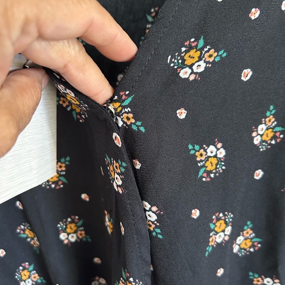 💰PRICE ⬇️
BY DESIGN • Black Floral Bodysuit • sz Large • - Picture 5 of 7